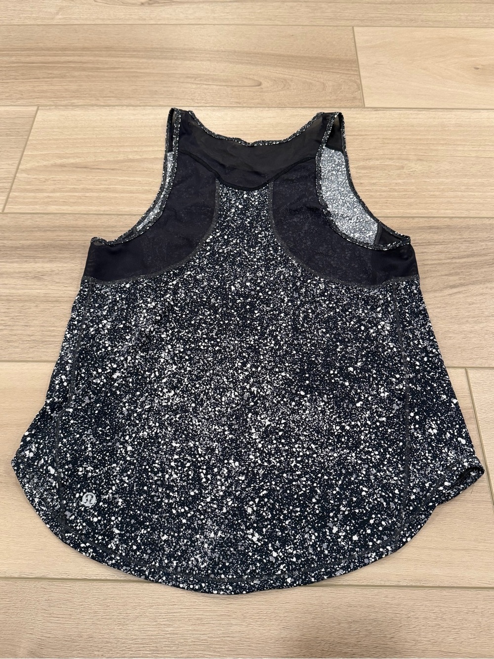 Lululemon Sculpt Tank in Black and white Size 6?